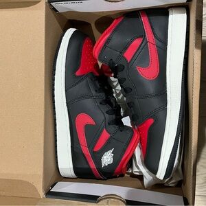 Air Jordan 1 Mid Black/Red Youth 6Y Womens 7.5